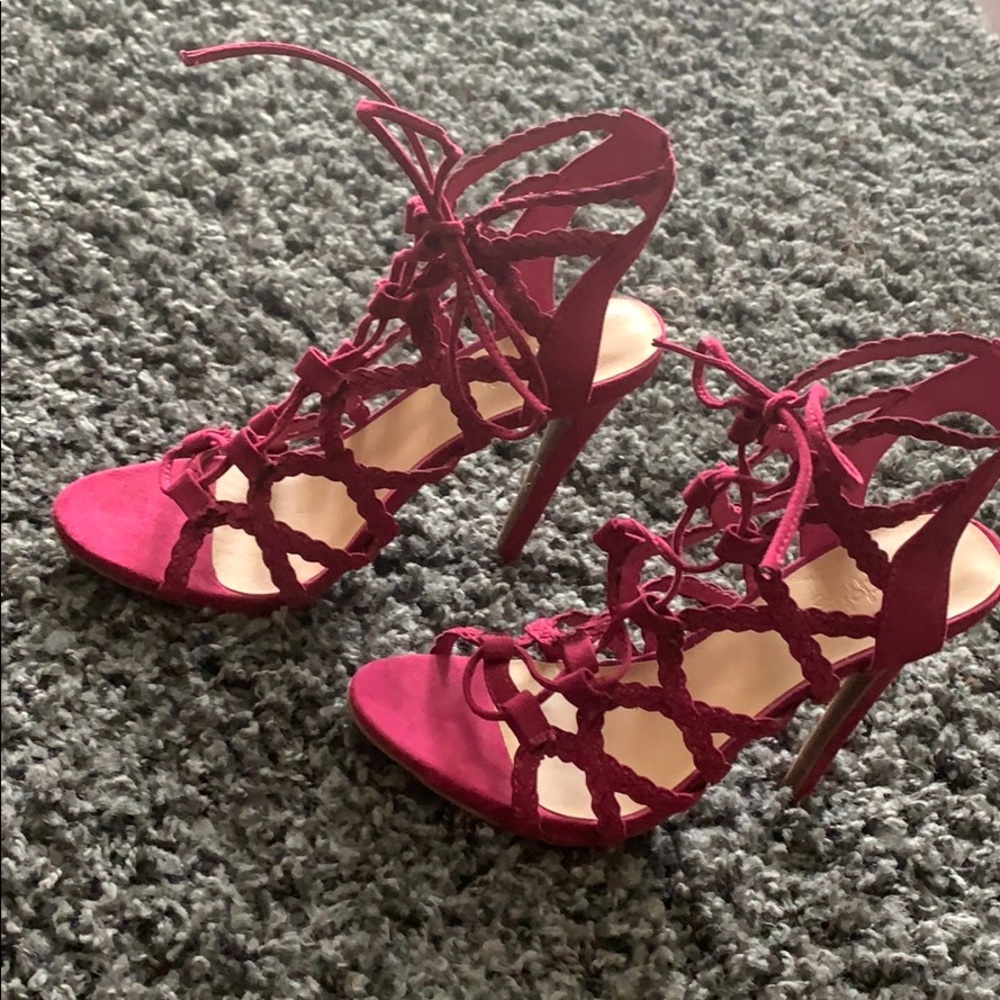 Stappy fuchsia heel